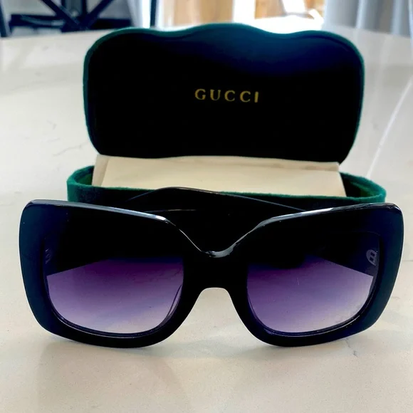 Preloved Gucci oversized sunglasses with case Used gucci sunglasses black - Gem main image 2